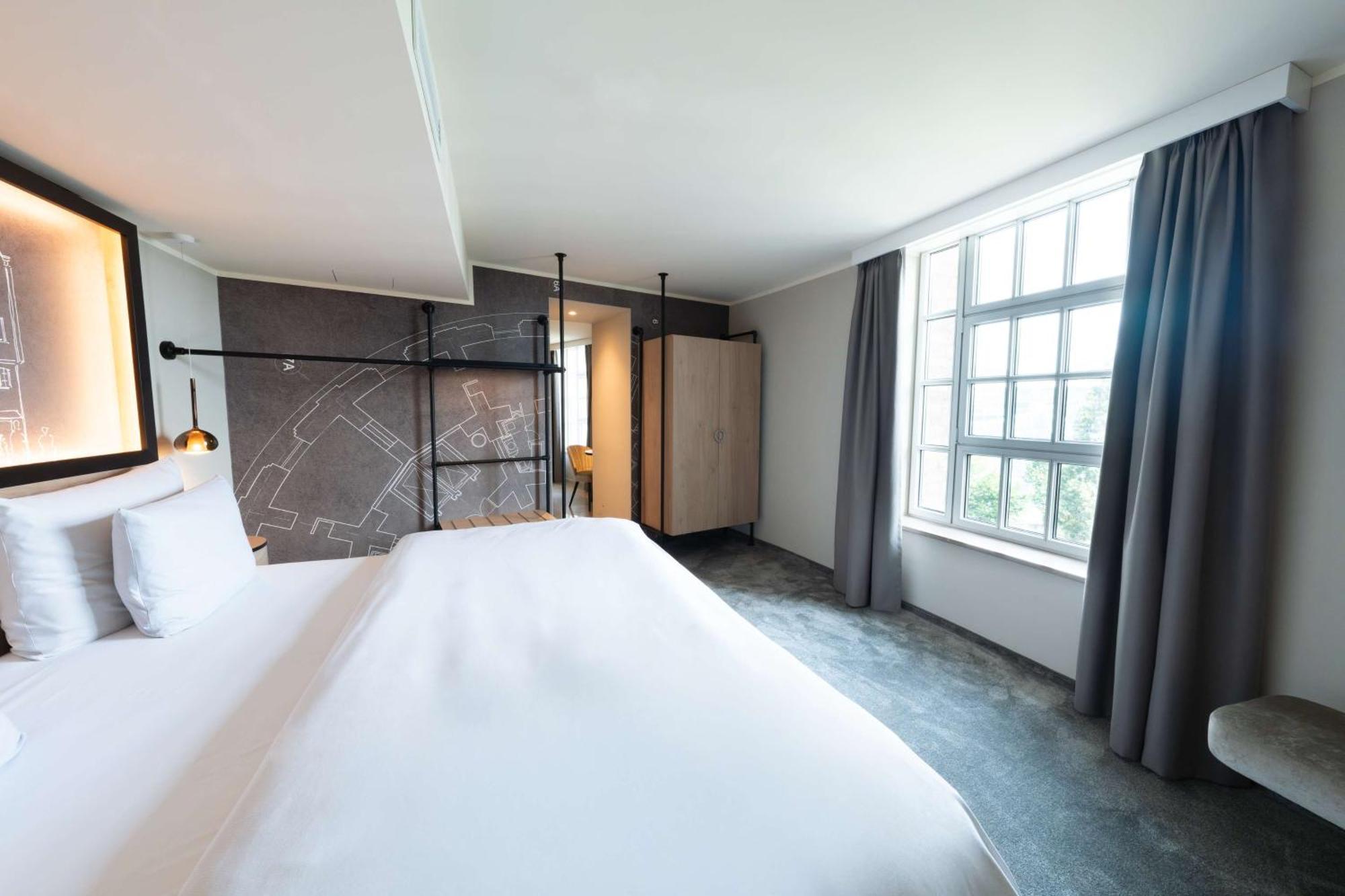 Wasserturm Hotel Cologne, Curio Collection By Hilton מראה חיצוני תמונה