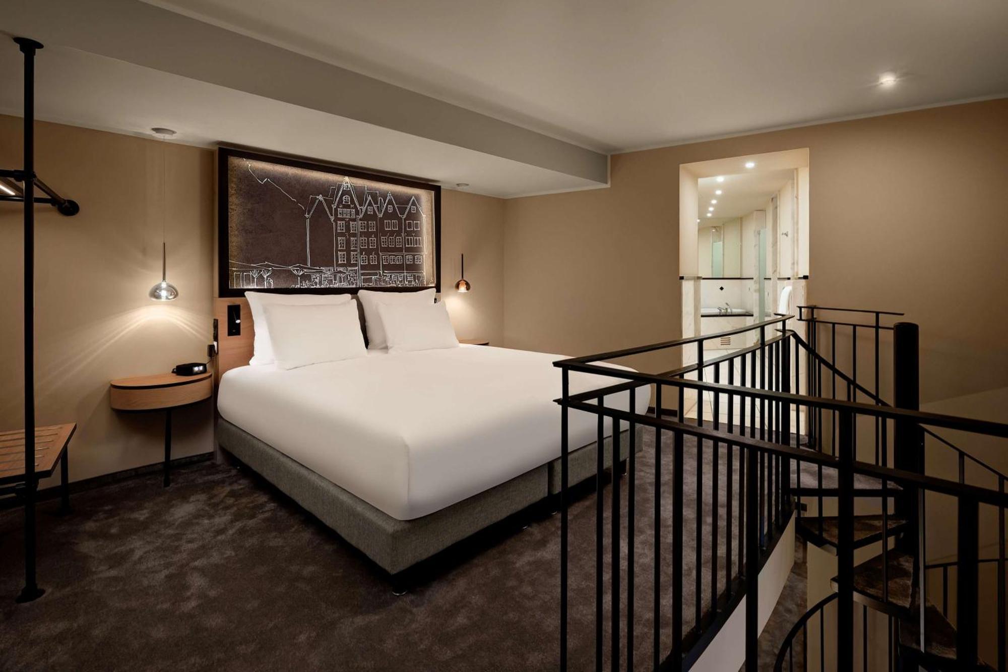 Wasserturm Hotel Cologne, Curio Collection By Hilton מראה חיצוני תמונה