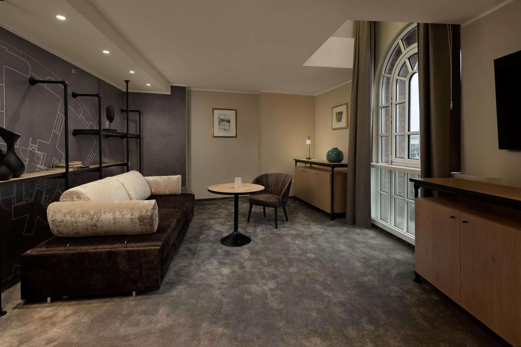 Wasserturm Hotel Cologne, Curio Collection By Hilton מראה חיצוני תמונה