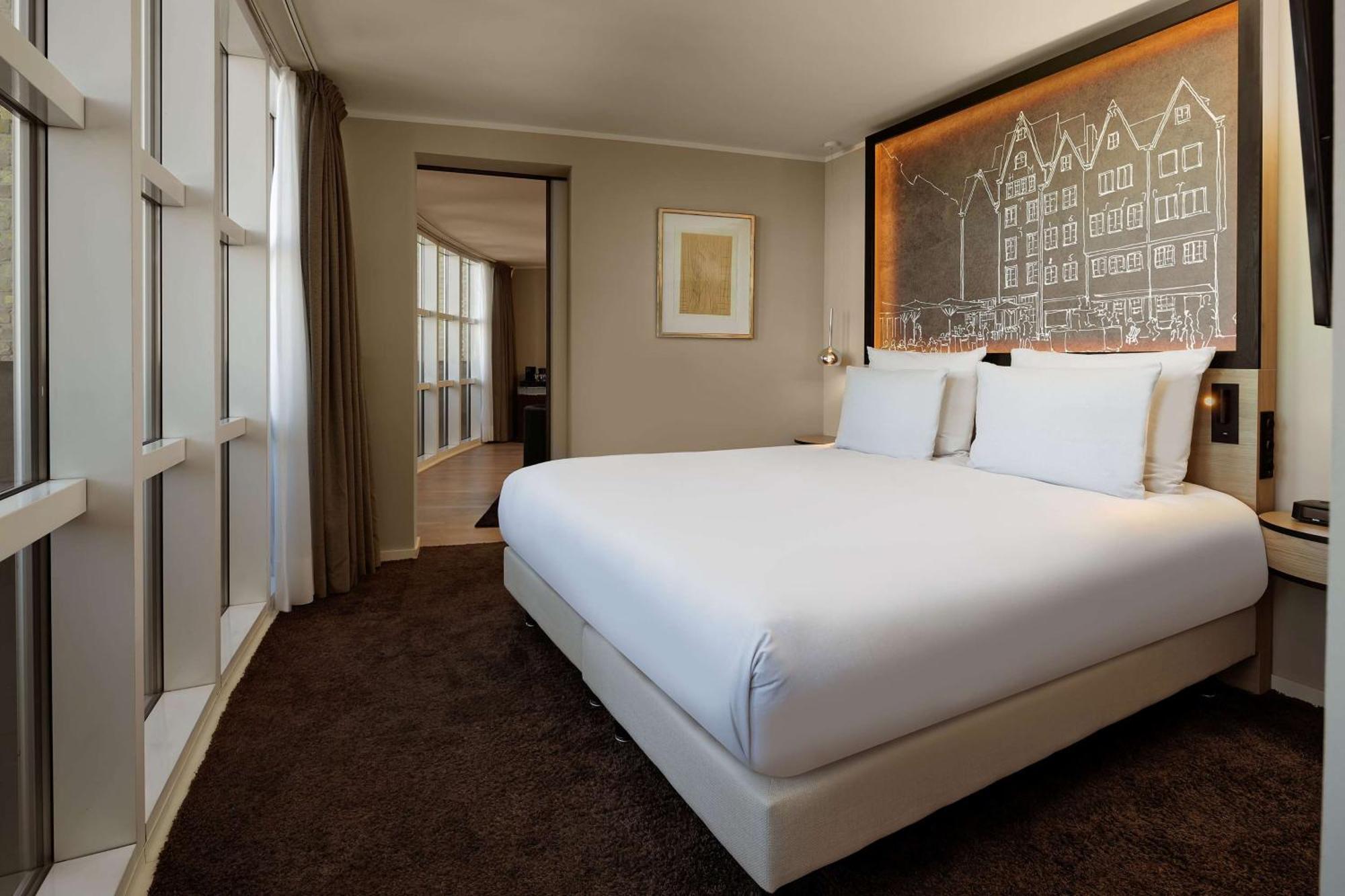Wasserturm Hotel Cologne, Curio Collection By Hilton מראה חיצוני תמונה