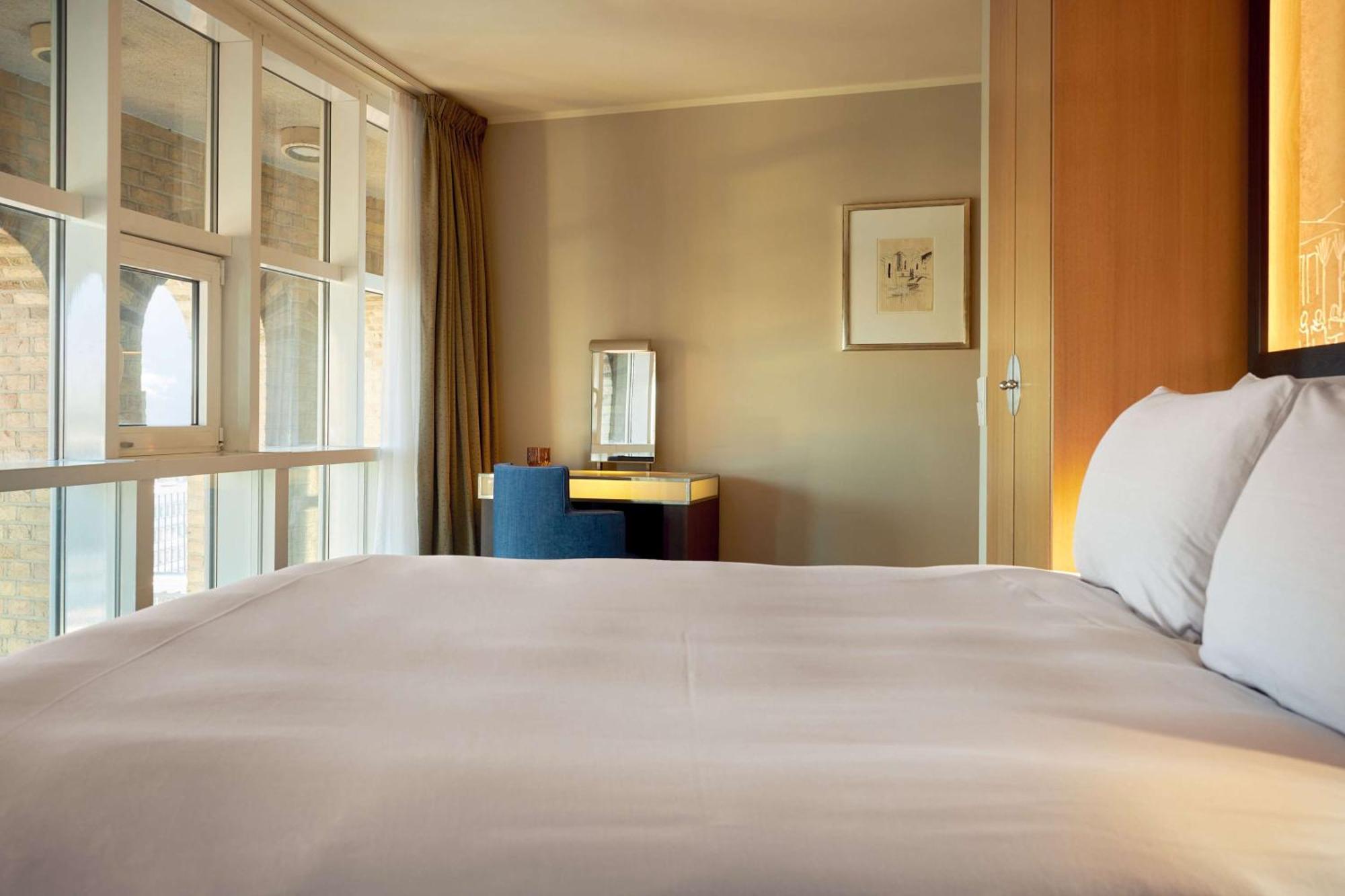 Wasserturm Hotel Cologne, Curio Collection By Hilton מראה חיצוני תמונה
