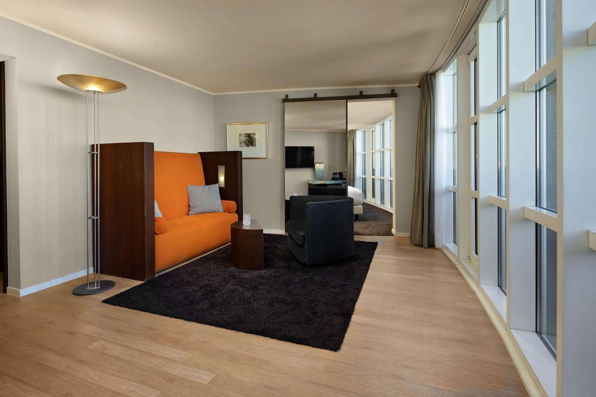 Wasserturm Hotel Cologne, Curio Collection By Hilton מראה חיצוני תמונה
